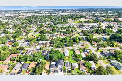 2932 NW 58th St, Miami, FL 33142 - Photo 9