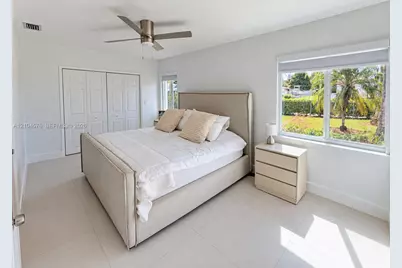 9755 SW 54th St, Miami, FL 33165 - Photo 9