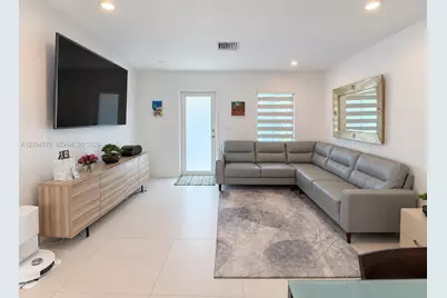 9755 SW 54th St, Miami, FL 33165 - Photo 5