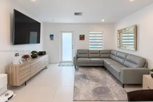 9755 SW 54th St, Miami, FL 33165 - Photo 5