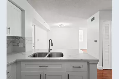 4360 NW 107th Ave #101, Doral, FL 33178 - Photo 9