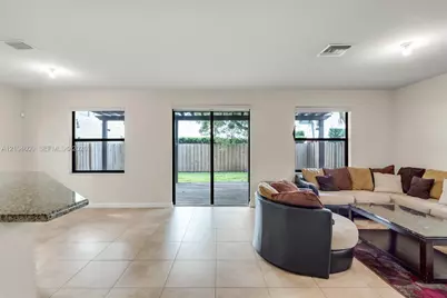 11460 NW 88th Ln, Doral, FL 33178 - Photo 9