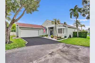 10639 Lago Welleby Dr, Sunrise, FL 33351 - Photo 3