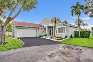 10639 Lago Welleby Dr, Sunrise, FL 33351 - Photo 3