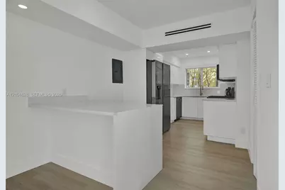 4800 Pine Tree Dr #101, Miami Beach, FL 33140 - Photo 7