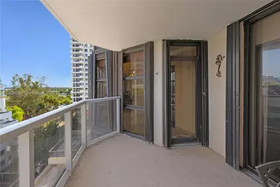 6423 Collins Ave #703, Miami Beach, FL 33141 - Photo 35