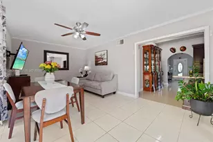 911 SW 51st Ave, Plantation, FL 33317 - Photo 7