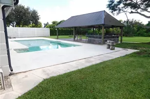 20500 SW 198th St, Miami, FL 33187 - Photo 5