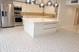 712 NE 26th Ave, Hallandale Beach, FL 33009 - Photo 17