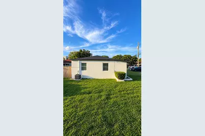 250 NW 34th Ave, Miami, FL 33125 - Photo 5