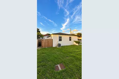 250 NW 34th Ave, Miami, FL 33125 - Photo 7