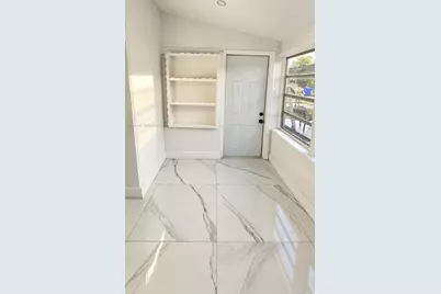 250 NW 34th Ave, Miami, FL 33125 - Photo 15