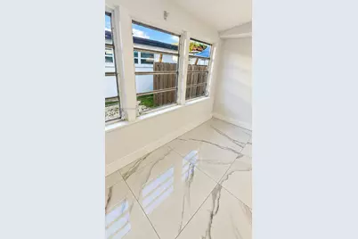 250 NW 34th Ave, Miami, FL 33125 - Photo 17