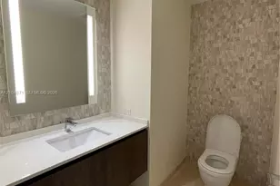 68 SE 6th St, Miami, FL 33131 - Photo 13