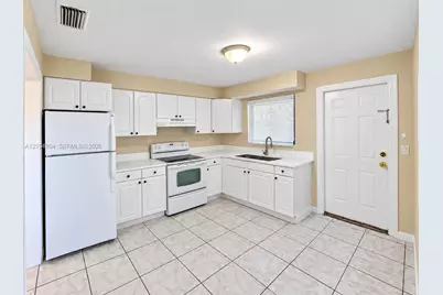 4281 NE 5th Ave #4281, Oakland Park, FL 33334 - Photo 3