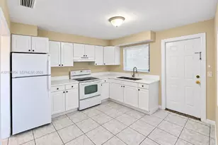 4281 NE 5th Ave, Oakland Park, FL 33334 - Photo 3