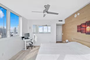 253 NE 2nd St, Miami, FL 33132 - Photo 17