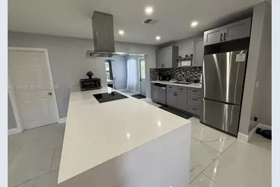 9162 NW 26th Pl, Sunrise, FL 33322 - Photo 3
