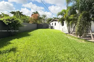 10431 SW 54th St, Miami, FL 33165 - Photo 5