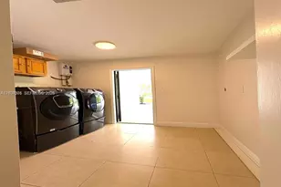 10431 SW 54th St, Miami, FL 33165 - Photo 13