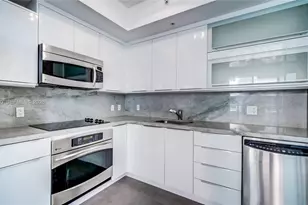 90 SW 3rd St, Miami, FL 33130 - Photo 9