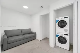 239 SW 9th St, Miami, FL 33130 - Photo 9