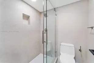 1420 Brickell Bay Dr, Miami, FL 33131 - Photo 13