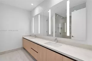 2411 Laguna Cir, Miami, FL 33180 - Photo 55