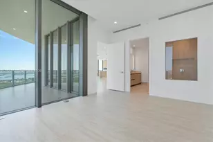 2411 Laguna Cir, Miami, FL 33180 - Photo 37