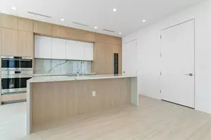 2411 Laguna Cir, Miami, FL 33180 - Photo 25