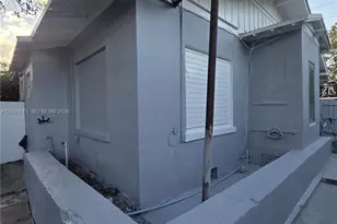 568 SW 3rd St, Miami, FL 33130 - Photo 3