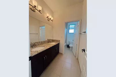 717 NE 191st St, Miami, FL 33179 - Photo 15