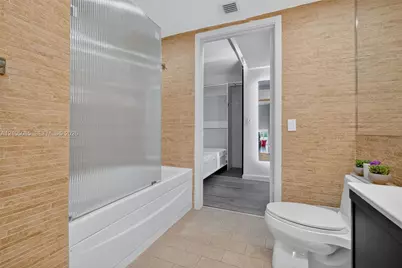 50 Biscayne Blvd #710, Miami, FL 33132 - Photo 17