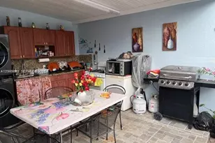 4211 W 10th Ln, Hialeah, FL 33012 - Photo 11
