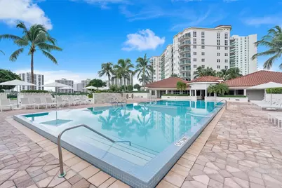 20000 E Country Club Dr #401, Aventura, FL 33180 - Photo 27