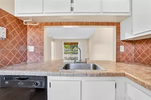 10628 NW 10th St, Pembroke Pines, FL 33026 - Photo 9