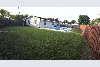 18557 SW 93rd Pl, Cutler Bay, FL 33157 - Photo 3