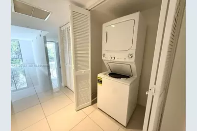 31 SE 6th St #307, Miami, FL 33131 - Photo 13