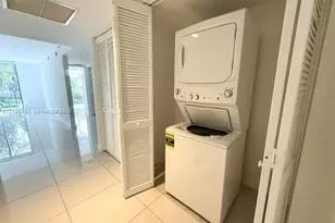 31 SE 6th St, Miami, FL 33131 - Photo 13