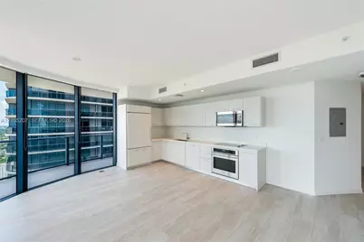 45 SW 9th St #3606, Miami, FL 33130 - Photo 3