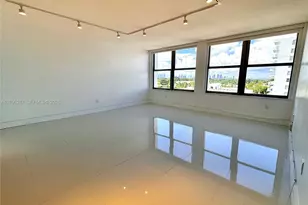 2899 Collins Ave, Miami Beach, FL 33140 - Photo 1