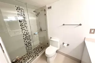 2899 Collins Ave, Miami Beach, FL 33140 - Photo 5