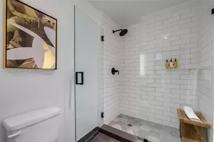 398 NE 5th St, Miami, FL 33132 - Photo 15
