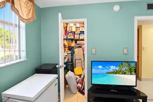 4675 W 18th Ct, Hialeah, FL 33012 - Photo 23
