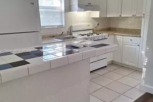 343 NE 25th St, Miami, FL 33137 - Photo 9