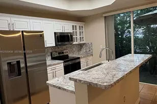 620 SW 107th Ave, Pembroke Pines, FL 33025 - Photo 11