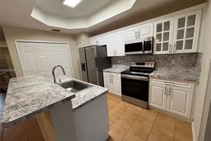 620 SW 107th Ave, Pembroke Pines, FL 33025 - Photo 5