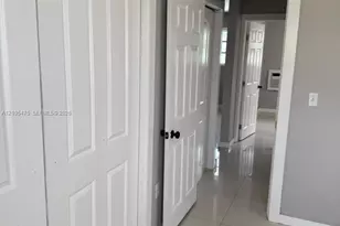 990 SW 4th St, Miami, FL 33130 - Photo 17
