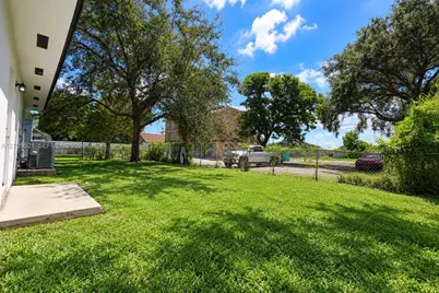 2276 NW 81st St, Miami, FL 33147 - Photo 23