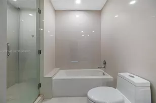 121 NE 34th St, Miami, FL 33137 - Photo 23